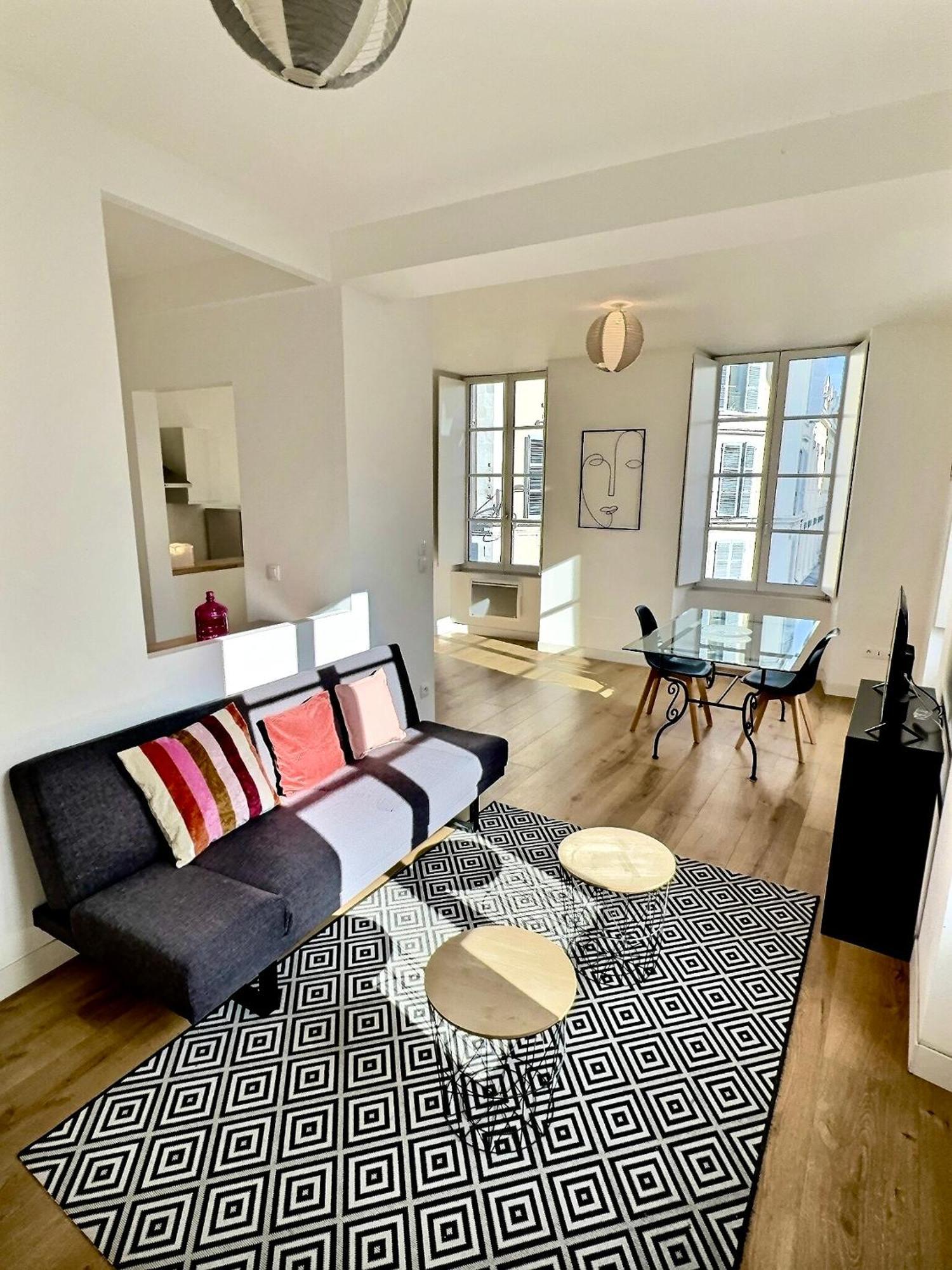 Wonderhost, Au Coeur Du Quartier Du Chateau Pau Esterno foto