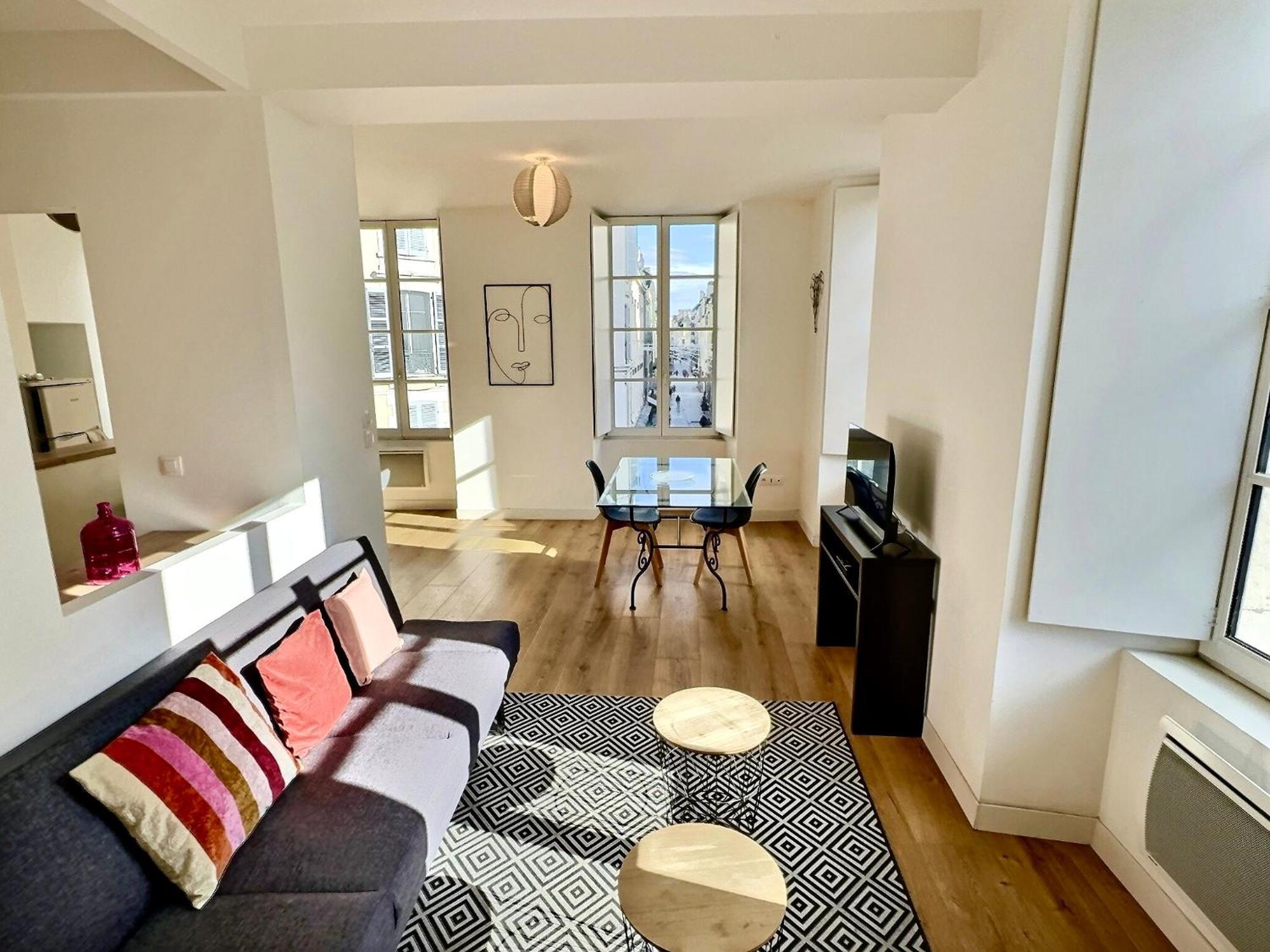 Wonderhost, Au Coeur Du Quartier Du Chateau Pau Esterno foto